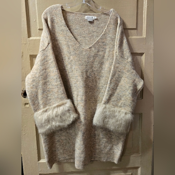 Molly Bracken Dresses & Skirts - Molly Bracken Wool Blend Faux Fur Cuff V-Neck Oversized Sweater Dress EUC M/L